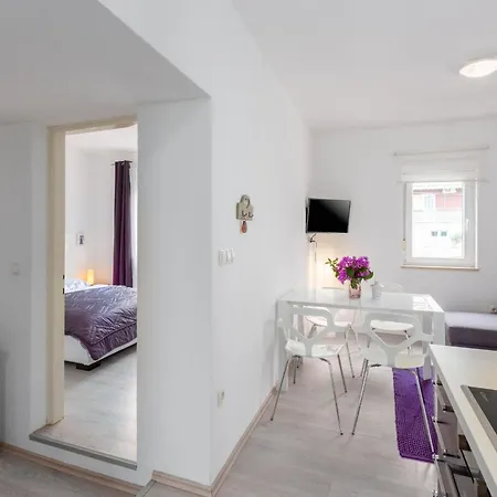Enny Fuer 4 Personen In Nur 300m Vom Und 10 Gehminuten Vom Altstadt Apartment *