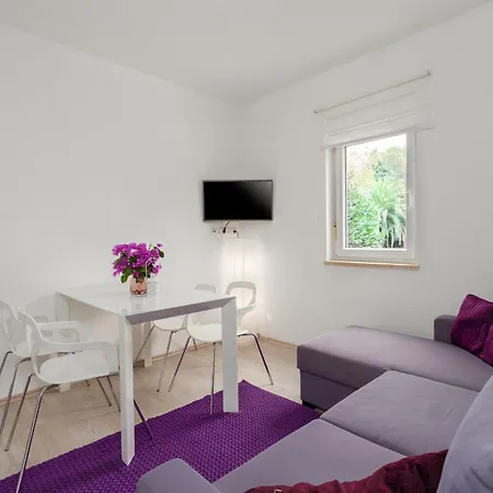 Enny Fuer 4 Personen In Nur 300m Vom Und 10 Gehminuten Vom Altstadt Apartment Porec