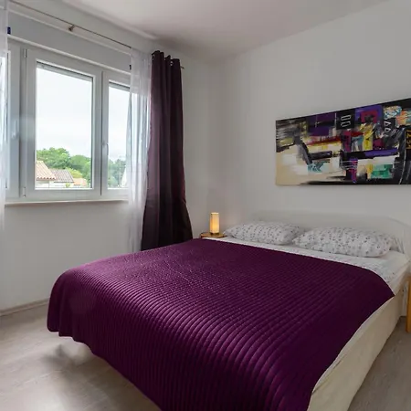 Apartment Enny Fuer 4 Personen In Nur 300m Vom Und 10 Gehminuten Vom Altstadt Porec